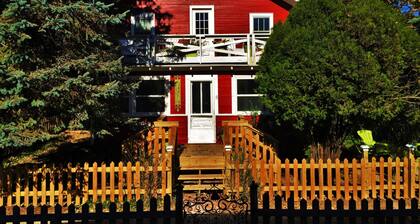Cutest Cottage Near Beach! 135 Summers Old! Walk Everywhere!