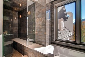 Apartamento, várias camas, vista para a montanha (Apartment) | Banheiro | Produtos de toalete grátis, secador de cabelo, toalhas de banho 
