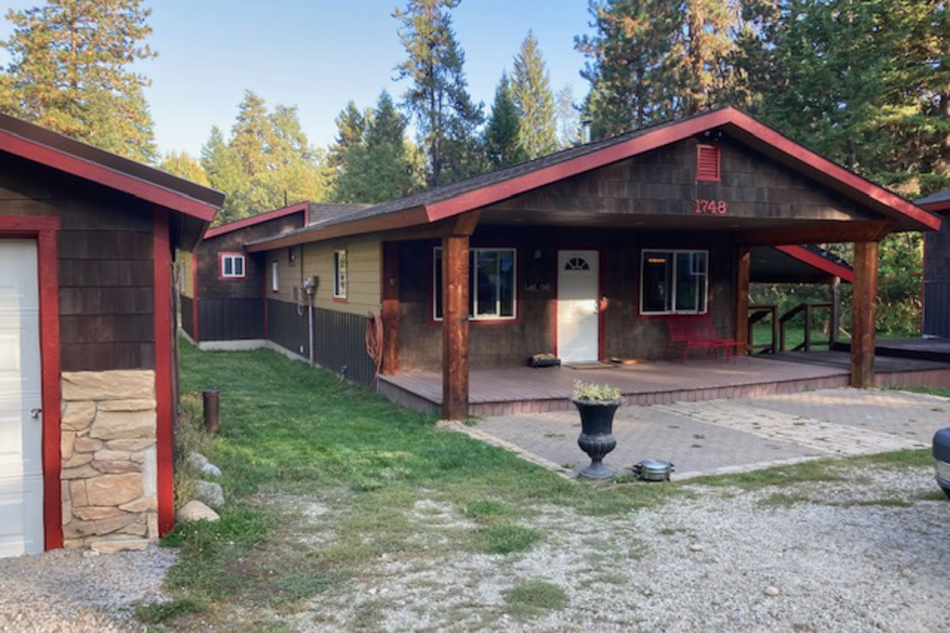 Charming house near skiing and golf with hot tub, deck, kayaks, firepit, & W/D