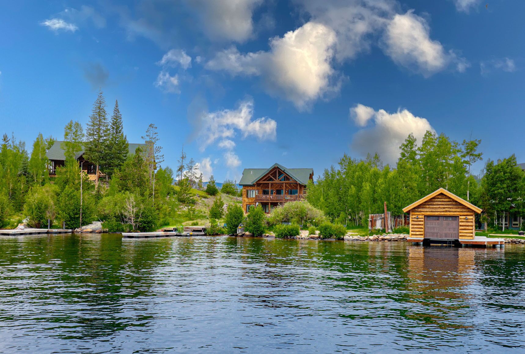 Kinnikinnik North Lodge - Gorgeous Log Home With Private Dock. Sleeps 12!