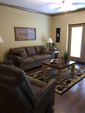 Smart-TV, peis og DVD-spiller