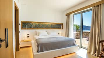 Exclusive-suite - privat pool - havudsigt | Pengeskab på værelset, skrivebord, mørklægningsgardiner, lydisolering