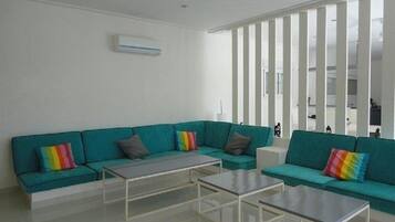 Apartemen, 4 kamar tidur | Area keluarga | TV