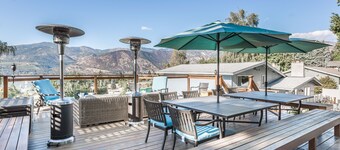 Lake Chelan View Home, jossa laaja näköalakansi, oma uima-allas ja poreallas! Lemmikkiystävällinen