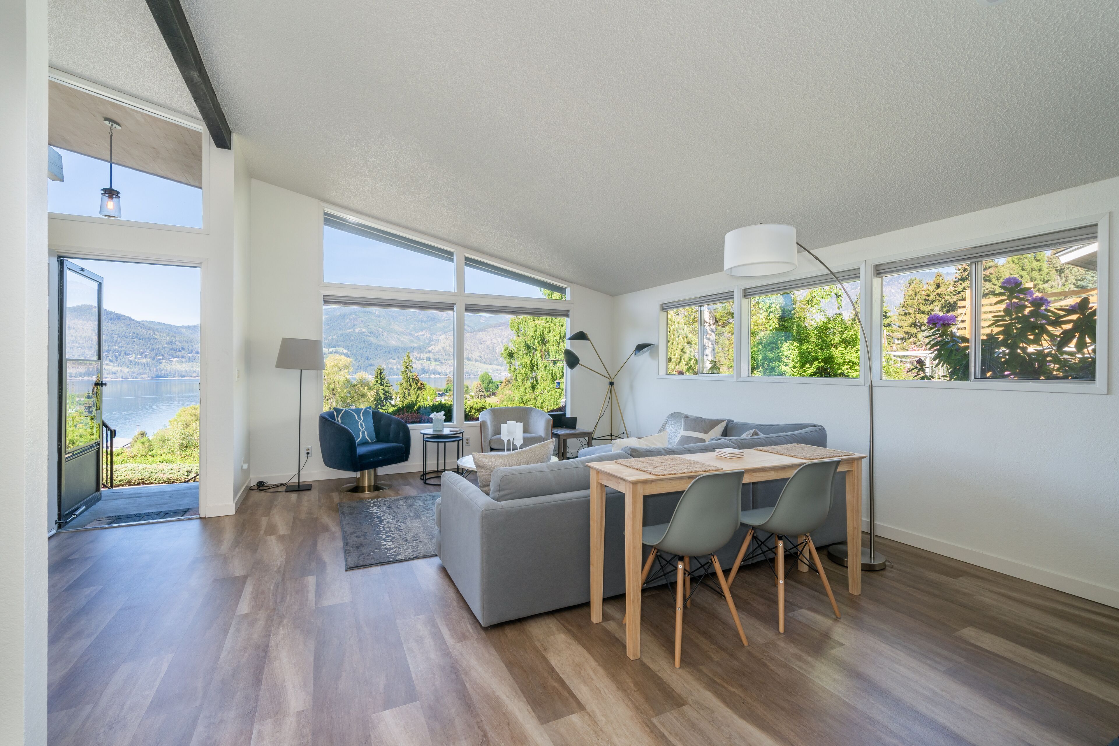Lake View, View Deck & Private Pool! - Manson, WA