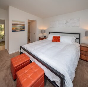 2 chambres, bureau, fer et planche à repasser, lit parapluie