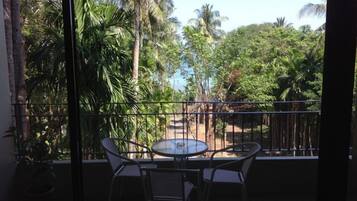 Deluxe Room with Ocean View  | Balcony