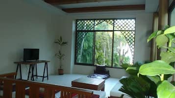 32-inch flat-screen TV with digital channels, TV