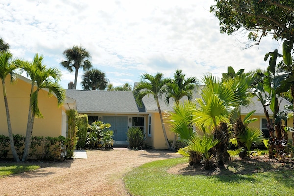 WELCOME TO ISLAND LIVING!