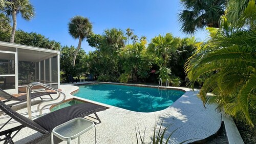 Walk to private beach Heated pool  Kayaks bikes quiet tropical back yard