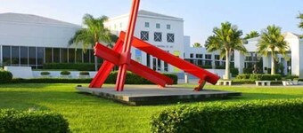 Walk to private beach Heated pool  Kayaks bikes quiet tropical back yard