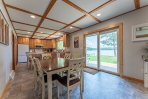 Dining - Somero cabin on Burntside (Ely)