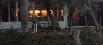 Beautiful Waterfront Ideal for fishing and boating!!