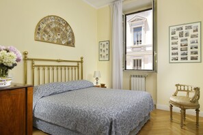 3 quartos, cofres nos quartos, escrivaninha