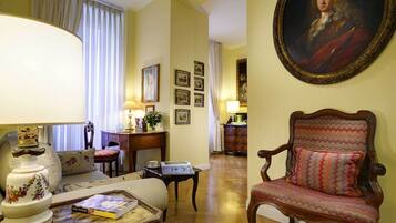 Smart TV, lettore DVD, libri, biblioteca musicale