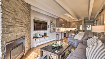 Fernseher, Kamin, Bücher