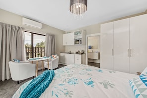 Suite Studio Deluxe, 1 grand lit, vue piscine (The Lomond)