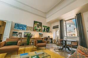 Livres, chaîne hi-fi