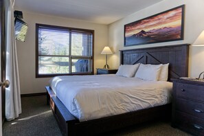1 bedroom, iron/ironing board, free WiFi, bed sheets - Aspens #109 Prime Ski-in Ski-out Location! Pool, Hot tubs, BBQ, Ski Hill View (Whistler)