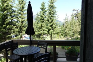 Outdoor dining - Aspens #109 Prime Ski-in Ski-out Location! Pool, Hot tubs, BBQ, Ski Hill View (Whistler)