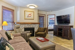 TV, fireplace, DVD player - Aspens #109 Prime Ski-in Ski-out Location! Pool, Hot tubs, BBQ, Ski Hill View (Whistler)