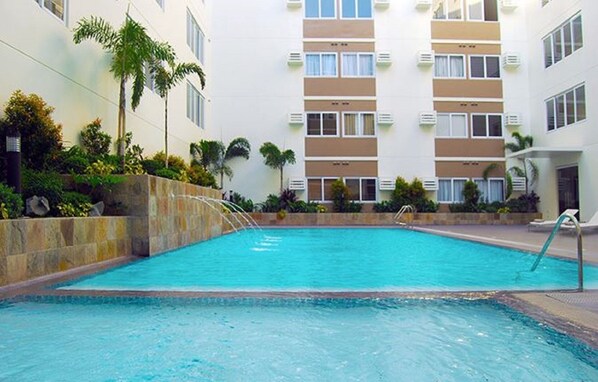 Pool - Charming Fully-Furnished Studio. Close to major tourists attractions. (Silang, Cavite)