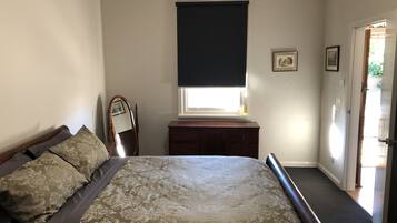 3 bedrooms, desk, iron/ironing board, travel cot