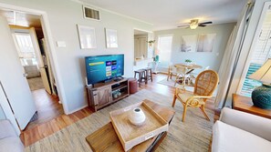 TV - SPC 1034 is a Pet Friendly 1 BR with Free Beach Service for 2! (Destin)