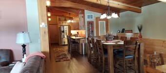 A TOUCH OF COUNTRY LIVING         Minutes from Madison