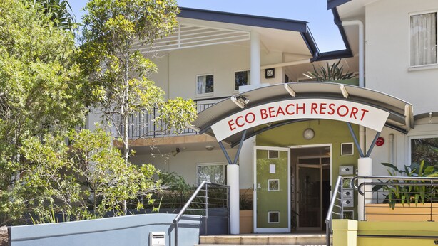 A building with a sign reading "ECO BEACH RESORT" at the entrance. - Byron Getaway at Eco Beach (Byron Bay)