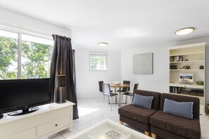Unit 10B 1 BEDROOM | Living area | Flat-screen TV, streaming services - Byron Getaway at Eco Beach (Byron Bay)
