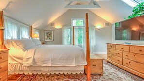 4 bedrooms, laptop workspace, Internet, bed sheets - Spacious Living Areas, Lovely Landscaping, Close to Bay Beaches and East... (East Hampton)