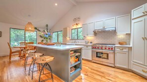 Microwave, coffee/tea maker, cookware/dishes/utensils - Spacious Living Areas, Lovely Landscaping, Close to Bay Beaches and East... (East Hampton)