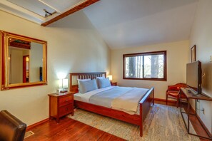3 bedrooms, iron/ironing board, travel cot, Internet - 10 Mi to Downtown Flagstaff: Home w/ EV Charger (Flagstaff)