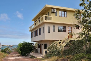 Property entrance - Galeodan Suites (Puerto Baquerizo Moreno)