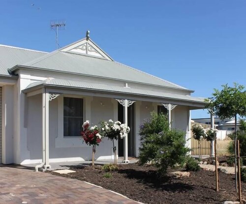 Pebbles Cottage in Normanville