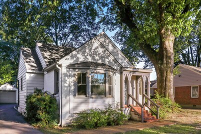Green Door...:Renovated Cozy Cottage Centrally Located
