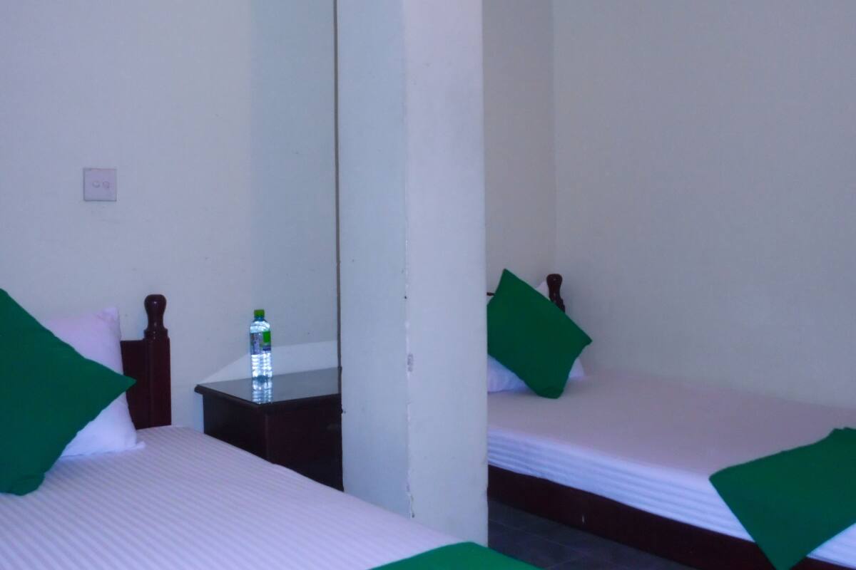 Desk, free WiFi