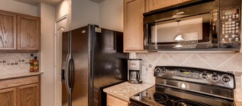 *OPEN*POOL/PARK ACCESS-SEAWORLD/SIXFLAGS/Lackland/shopping. *EXTREMELY CLEAN*