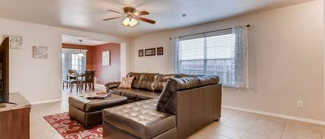 Smart-TV, DVD-Player, Stereoanlage