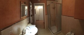 Shower, hair dryer, towels, soap - NEW beautiful apartment 650m from the Tower (pisa)