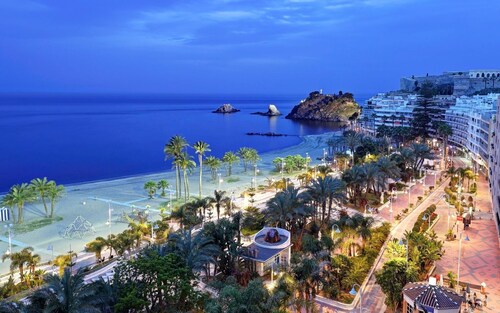 MAISON CLIMATISEE PISCINE PARKING WIFI PROCHE DU CENTRE ET DE LA PLAGE ALMUÑECAR