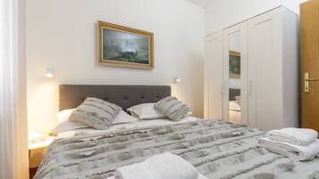 6 Schlafzimmer, Bügeleisen/Bügelbrett, Reisekinderbett, WLAN