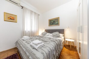 6 slaapkamers, een strijkplank/strijkijzer, reisbedje, wifi