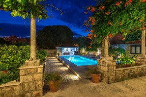 A heated pool - Property with a swimming pool, rare find within walking distance to Old Town (Dubrovnik)