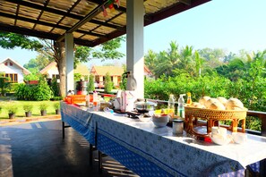 Desayuno de cocina local todos los días (con cargo)