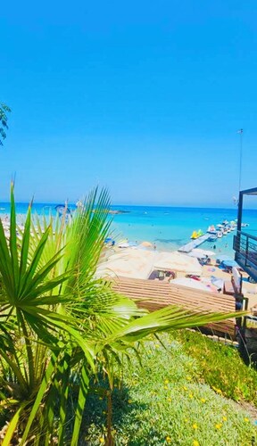Protaras Beach Villa, Private Pool -Mins Walk to Beach, Restaurants, Shops, Bars
