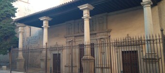 COMPLETELY RENOVATED HOUSE WITH FREE WIFI