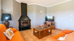 TV, fireplace - Quiet Villa with wifi and air conditioning Finca Las Ranas (Denia)