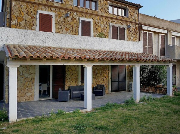A two-story stone house with a covered patio area. - LAST MINUTE SEPTEMBER / OCTOBER (Pula)